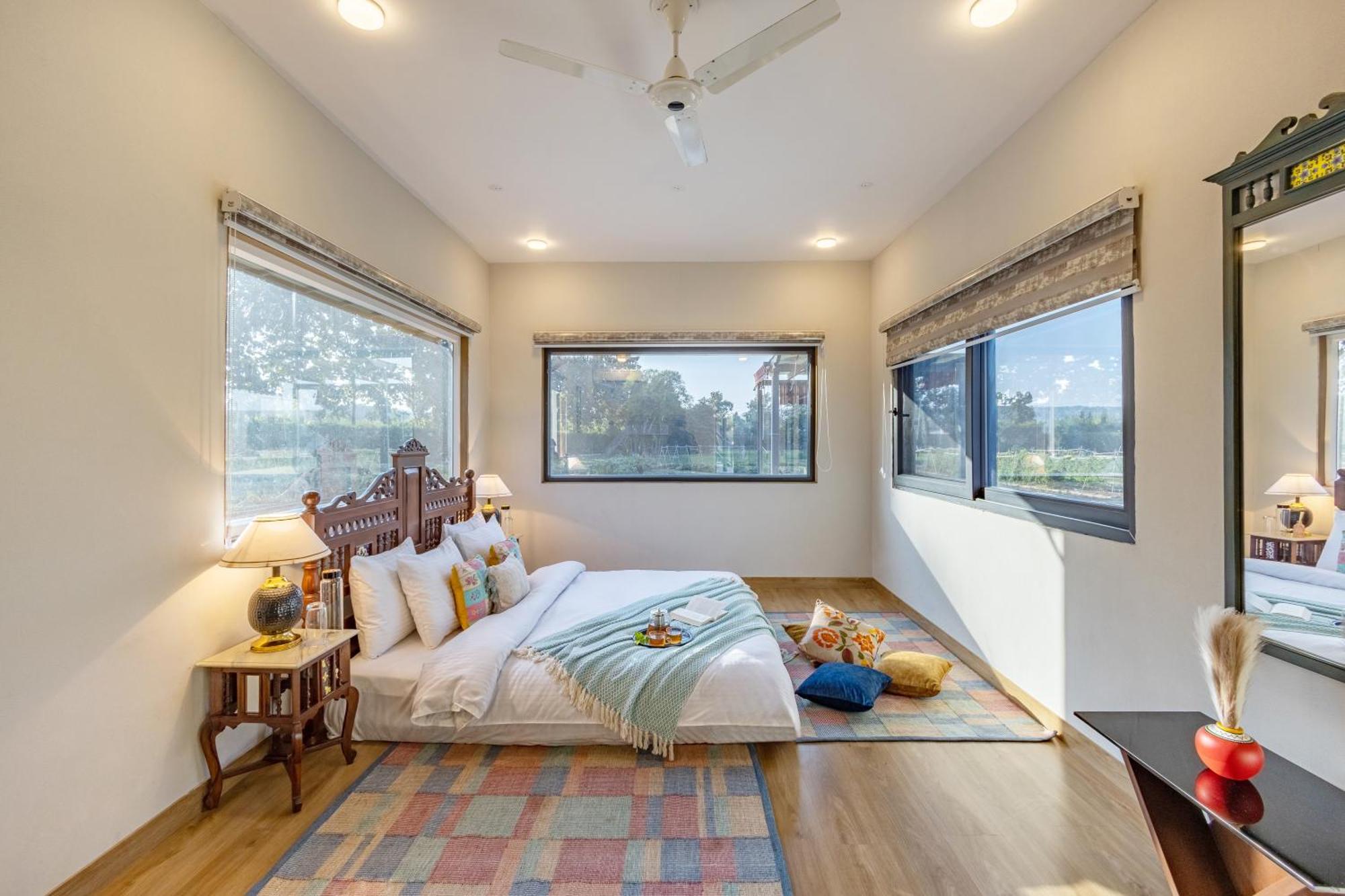 Вилла Elivaas Hidden Oasis 4Bhk With Pool, Mud House & Container House Dhauj Экстерьер фото