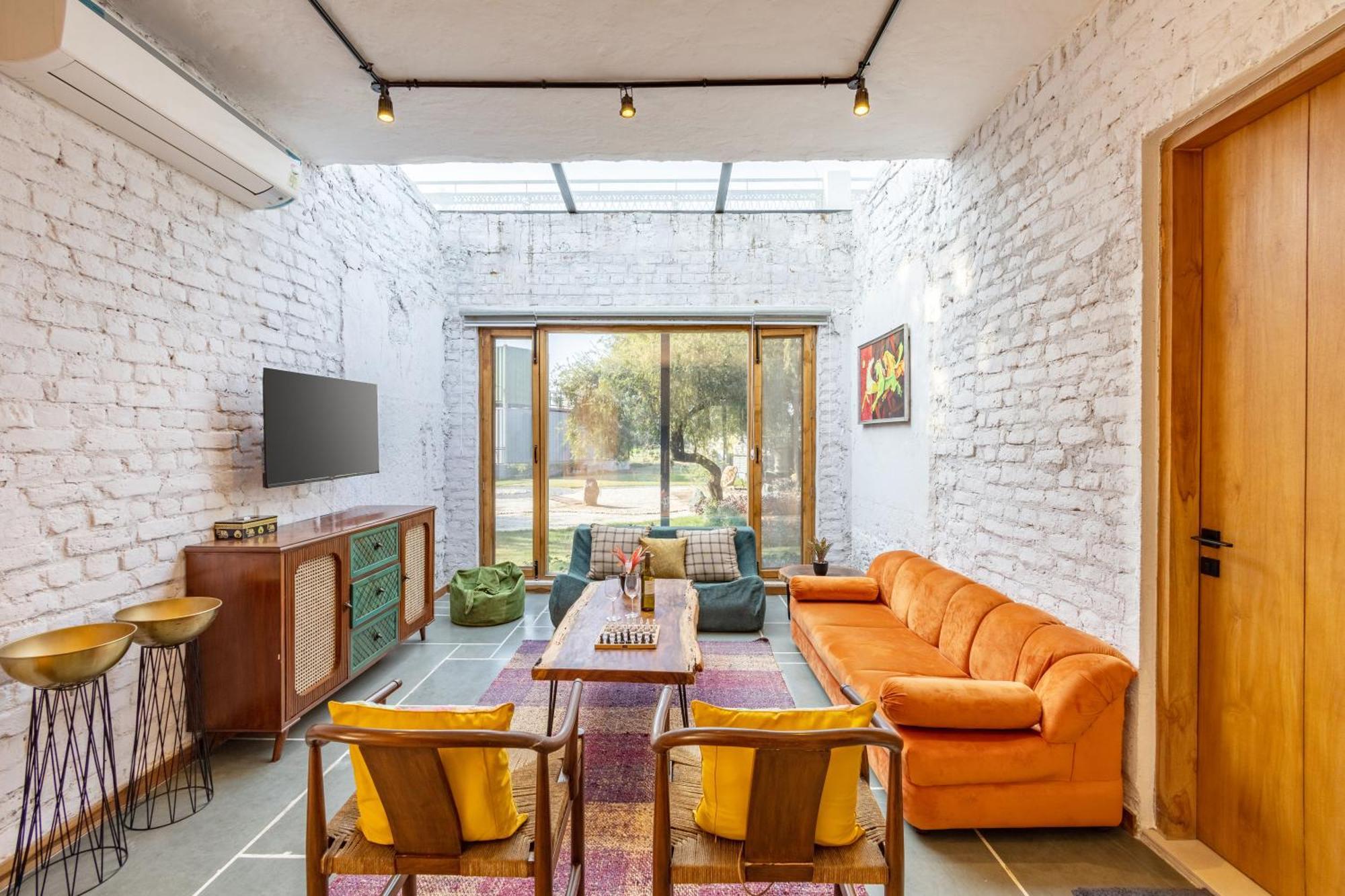 Вилла Elivaas Hidden Oasis 4Bhk With Pool, Mud House & Container House Dhauj Экстерьер фото