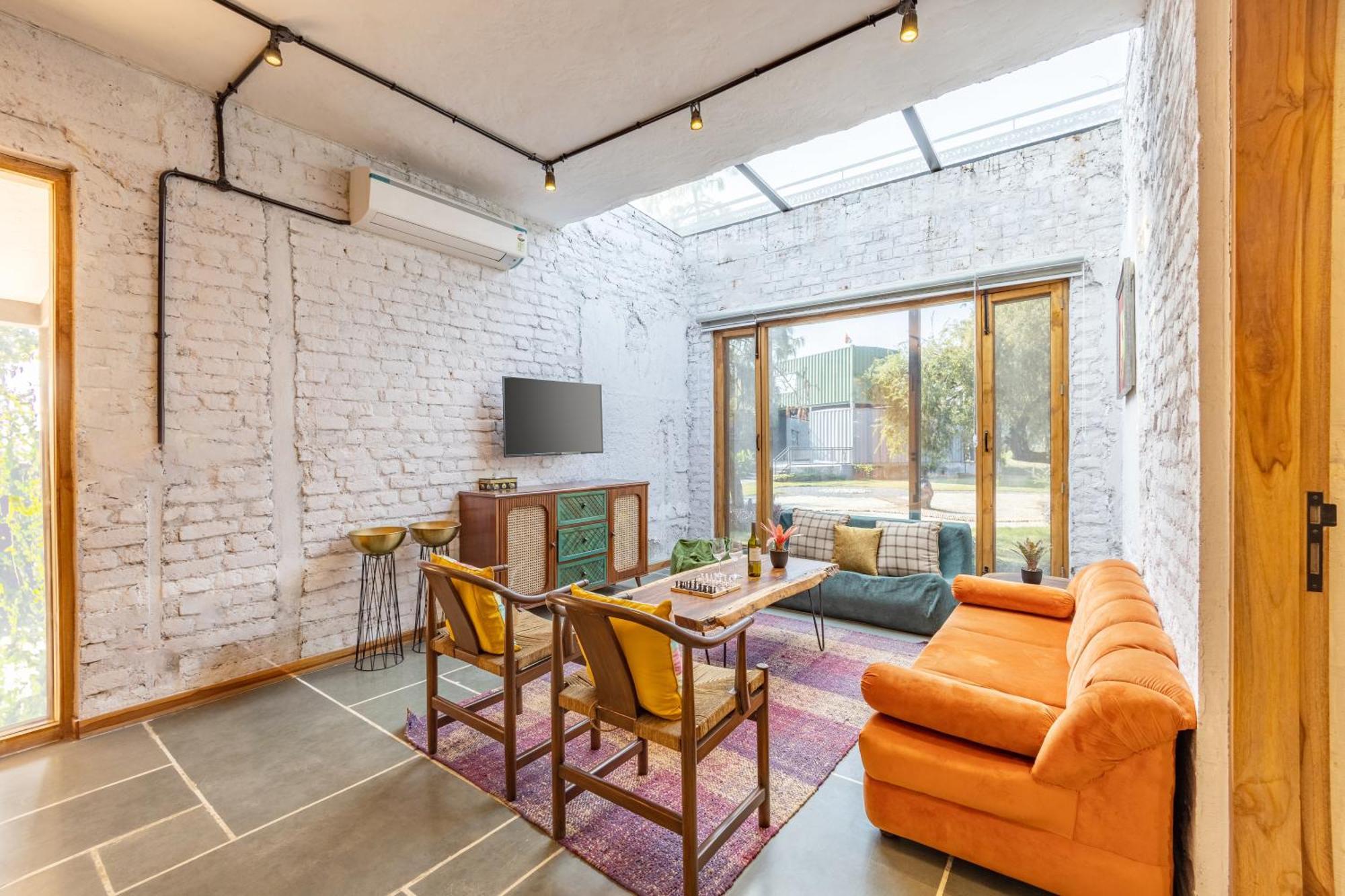 Вилла Elivaas Hidden Oasis 4Bhk With Pool, Mud House & Container House Dhauj Экстерьер фото