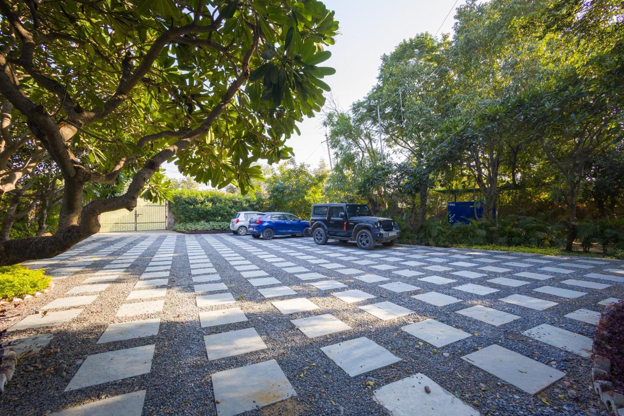Вилла Elivaas Hidden Oasis 4Bhk With Pool, Mud House & Container House Dhauj Экстерьер фото